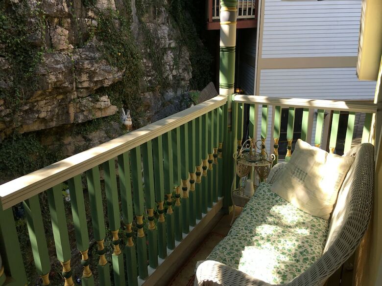 Bed & Breakfast All Seasons Inn
