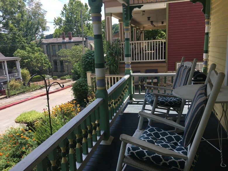 Bed & Breakfast All Seasons Inn
