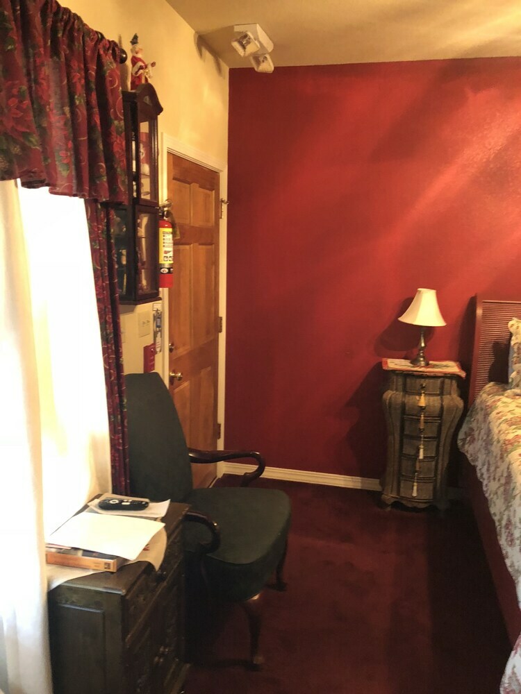 Bed & Breakfast All Seasons Inn