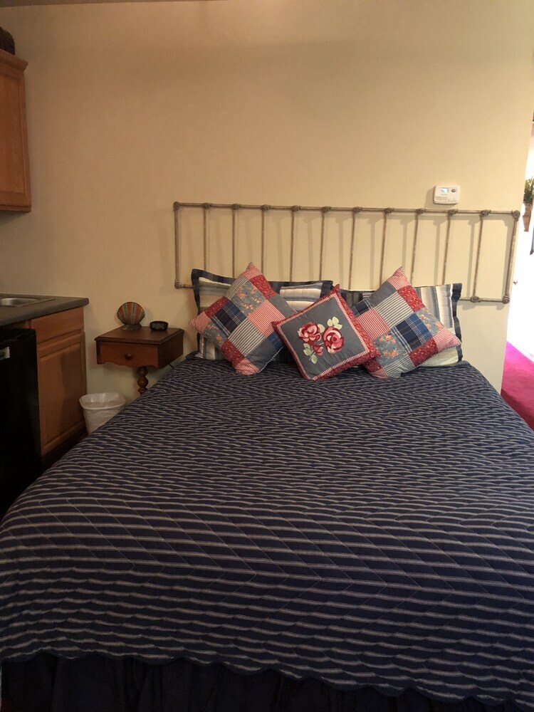 Bed & Breakfast All Seasons Inn