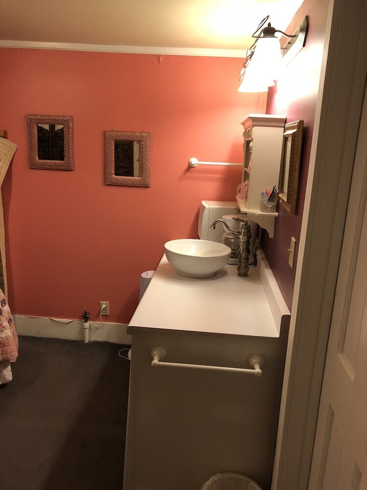 Bed & Breakfast All Seasons Inn