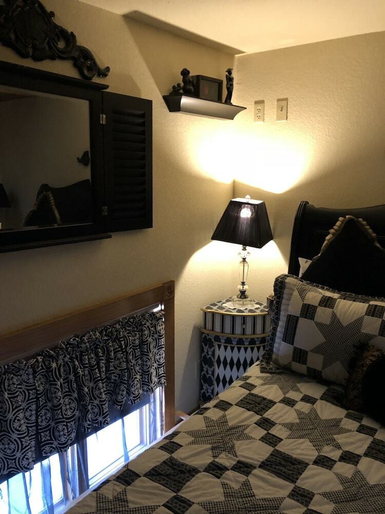 Bed & Breakfast All Seasons Inn