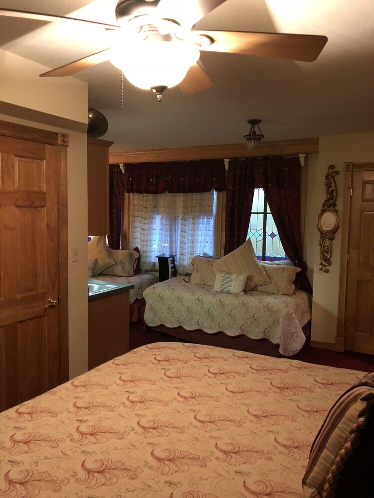 Bed & Breakfast All Seasons Inn