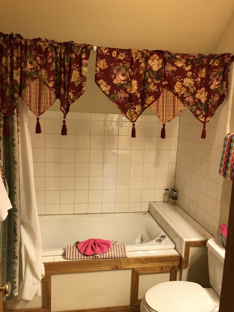 Bed & Breakfast All Seasons Inn