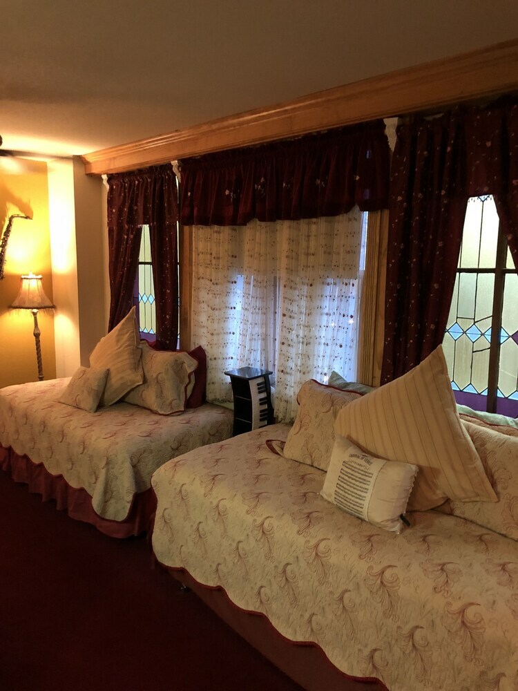 Bed & Breakfast All Seasons Inn