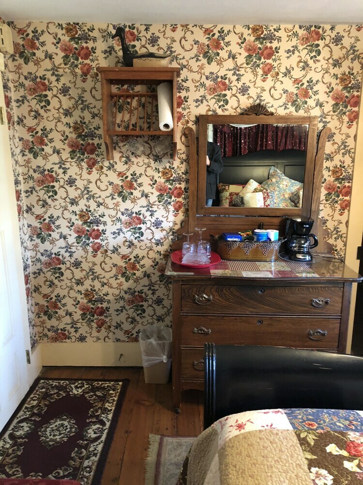 Bed & Breakfast All Seasons Inn