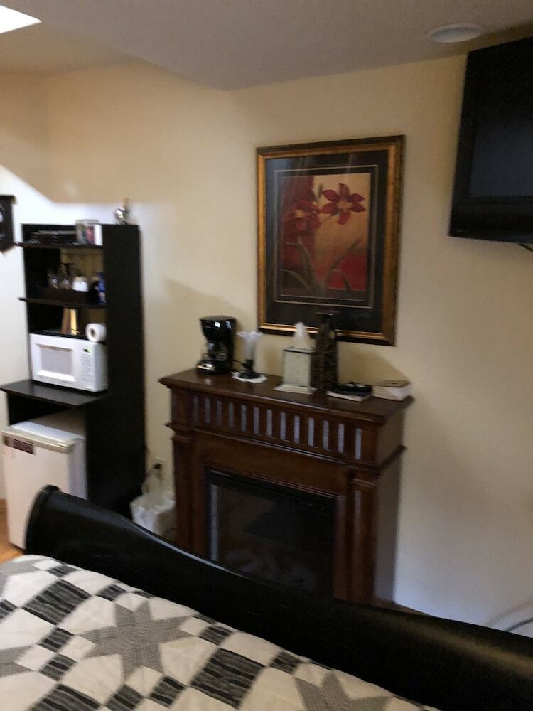 Bed & Breakfast All Seasons Inn