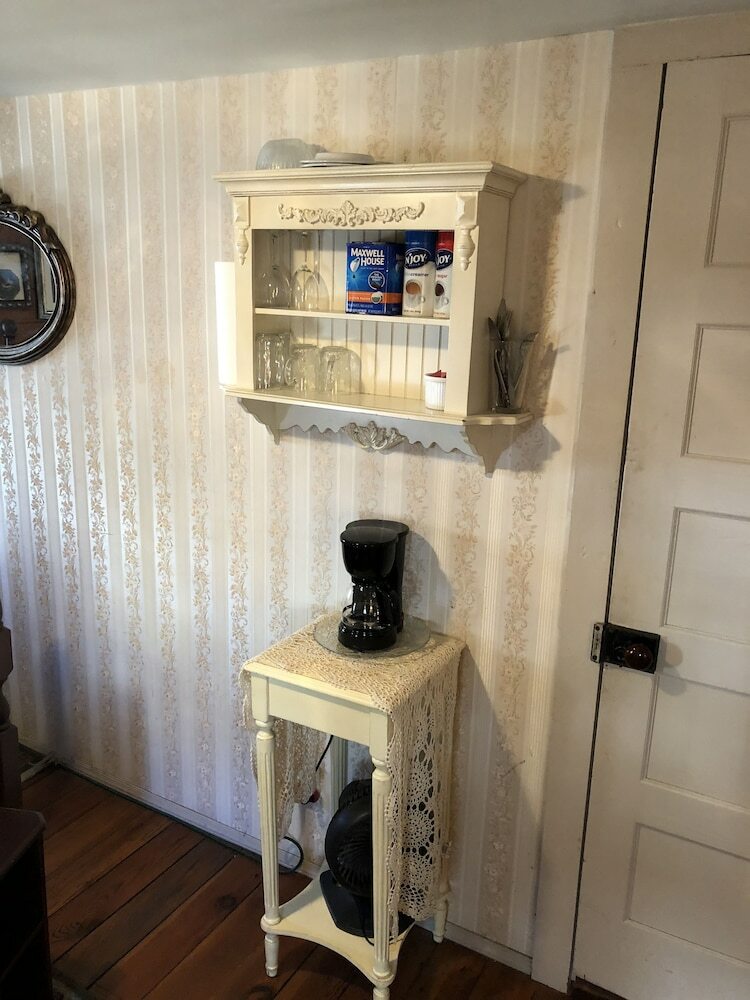 Bed & Breakfast All Seasons Inn