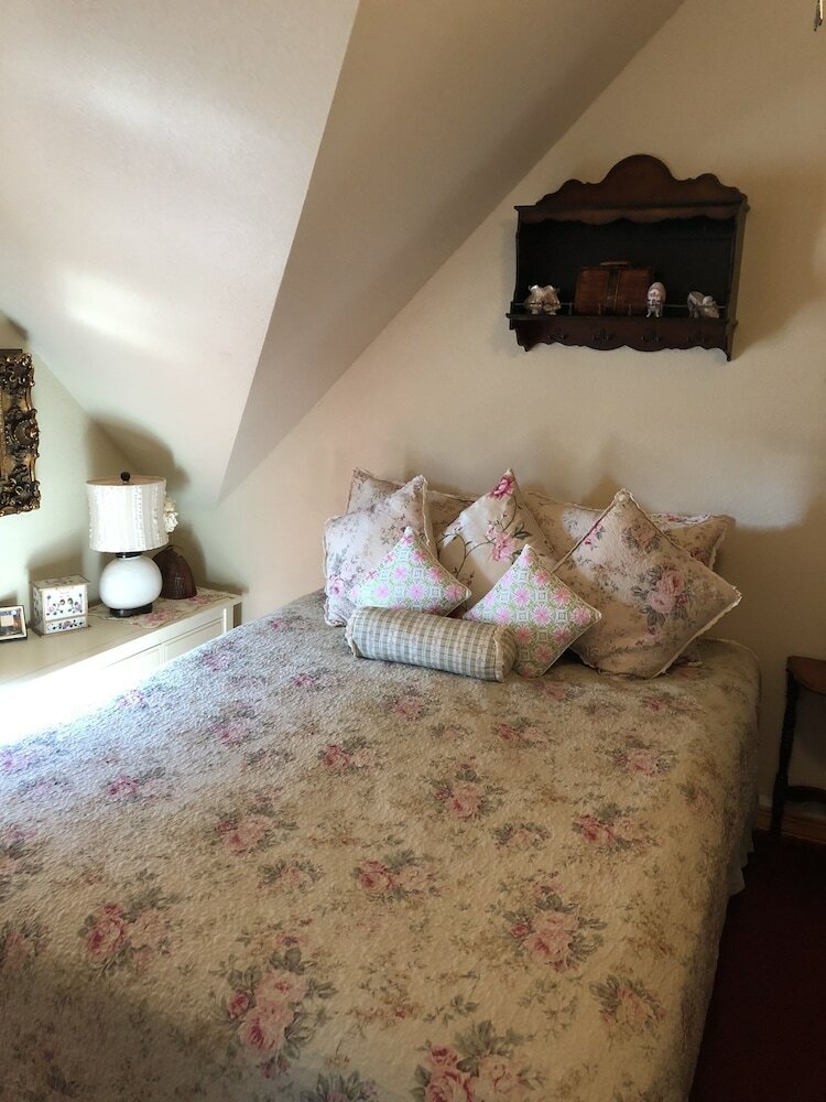 Bed & Breakfast All Seasons Inn