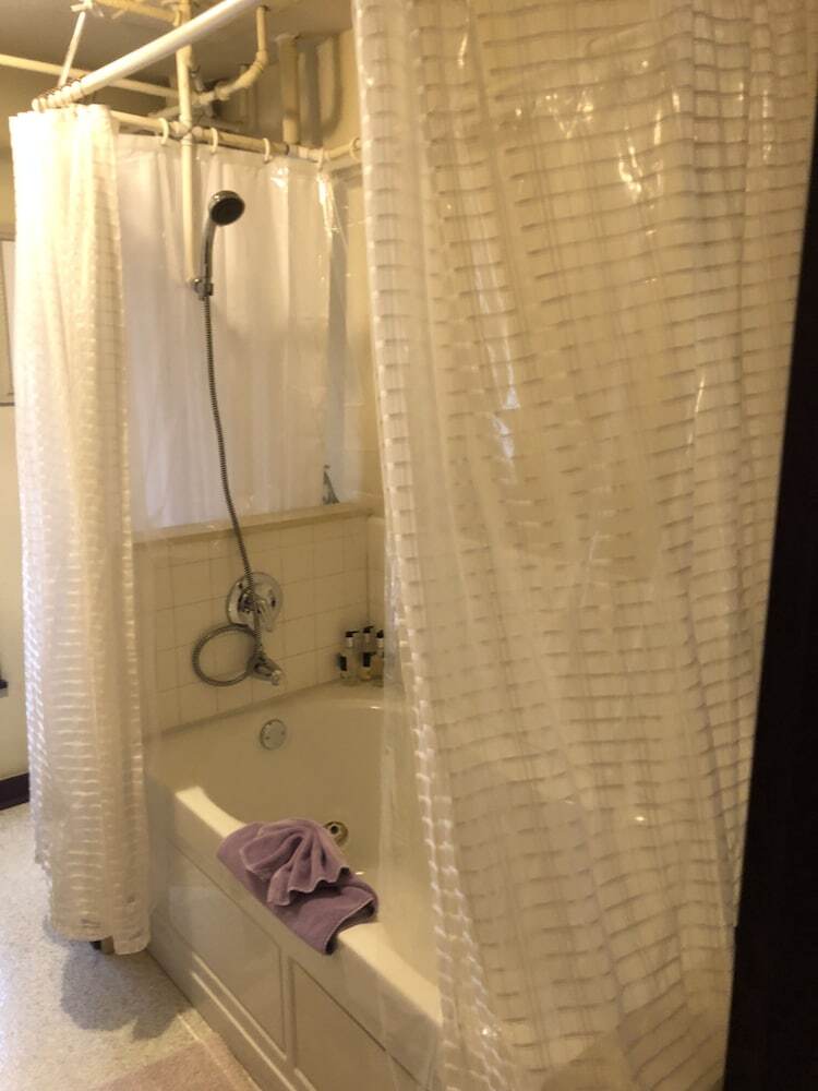 Bed & Breakfast All Seasons Inn