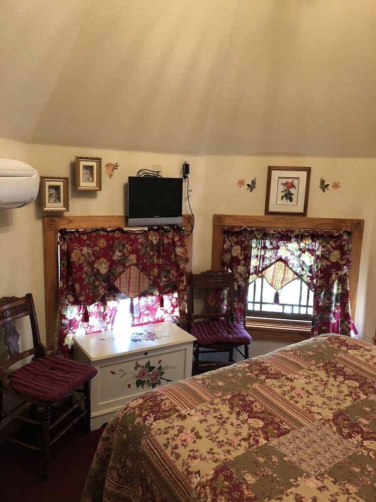 Bed & Breakfast All Seasons Inn