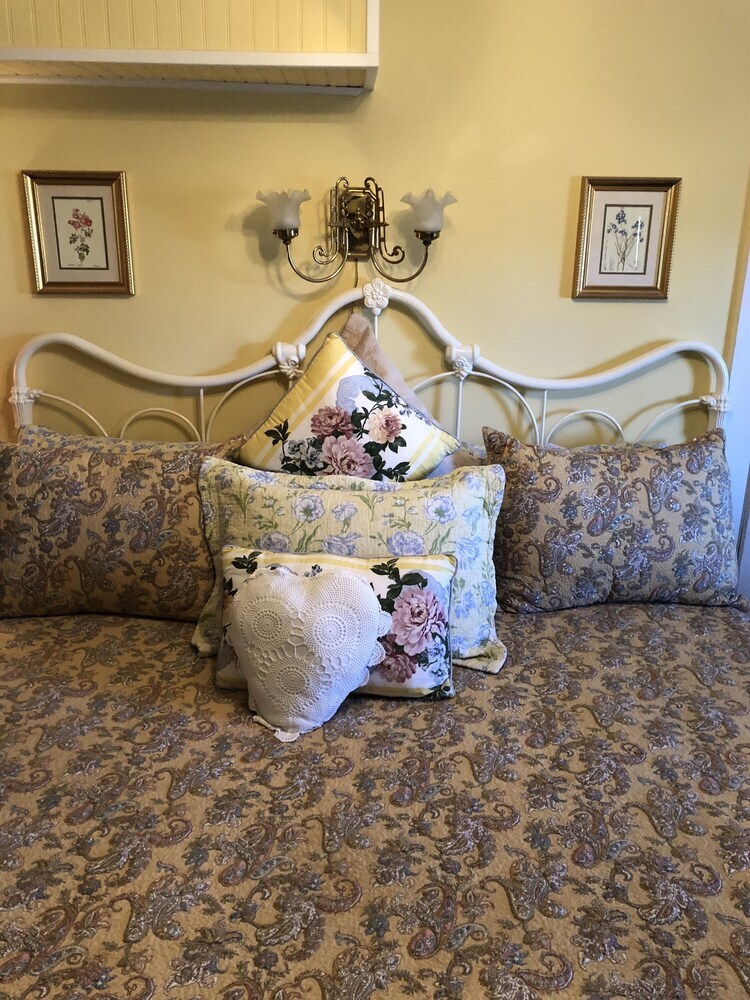 Bed & Breakfast All Seasons Inn