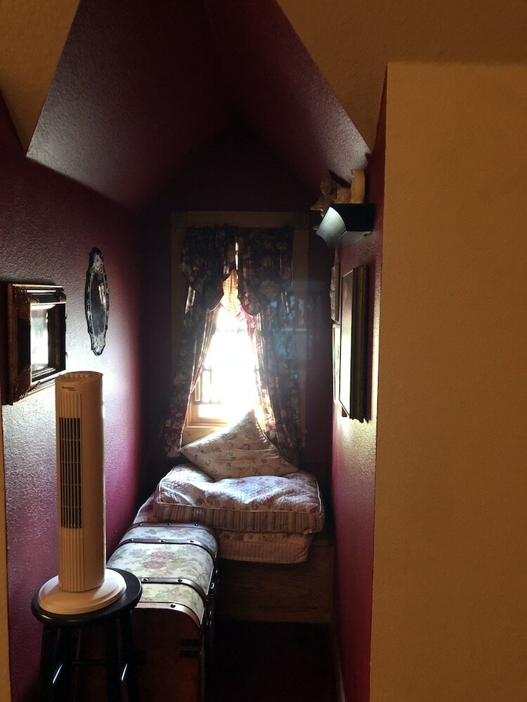 Bed & Breakfast All Seasons Inn