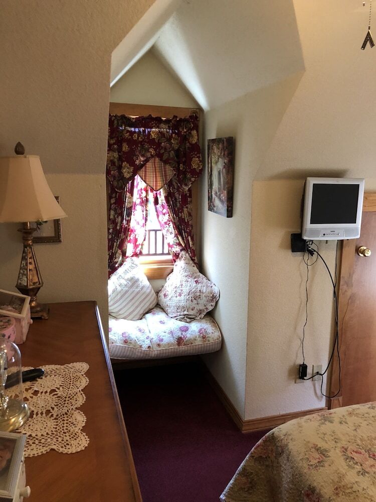 Bed & Breakfast All Seasons Inn