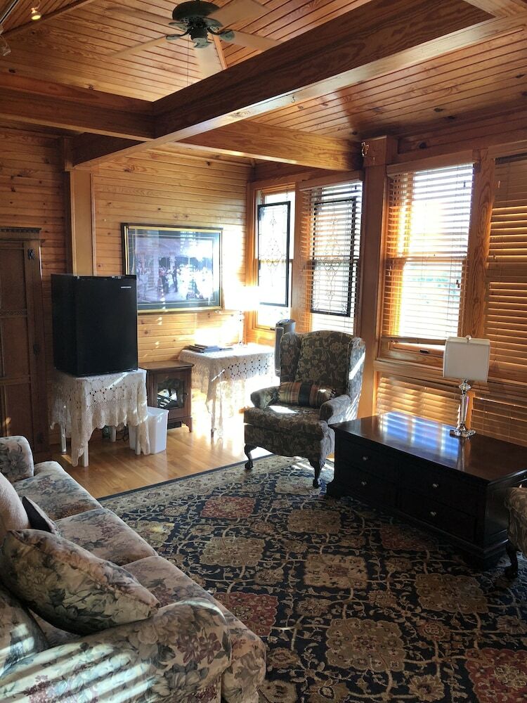 Bed & Breakfast All Seasons Inn