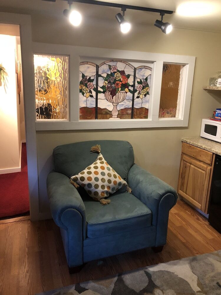 Bed & Breakfast All Seasons Inn