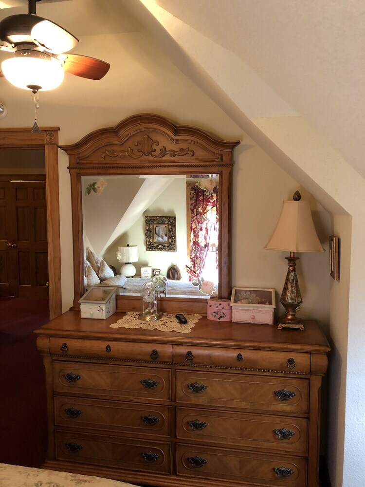 Bed & Breakfast All Seasons Inn
