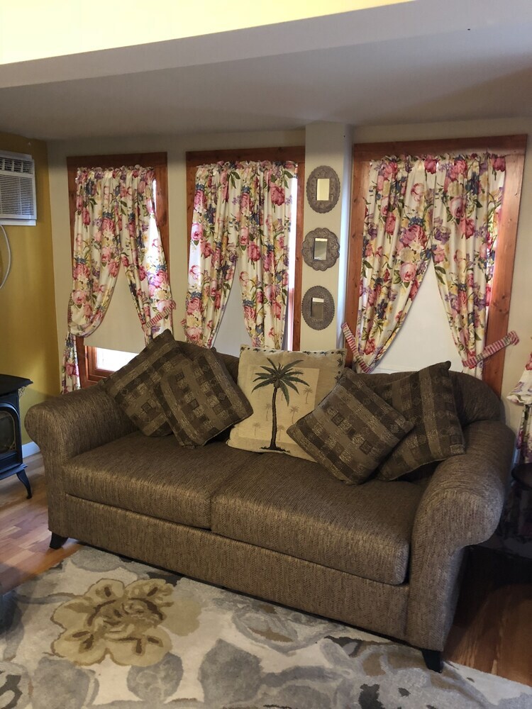 Bed & Breakfast All Seasons Inn