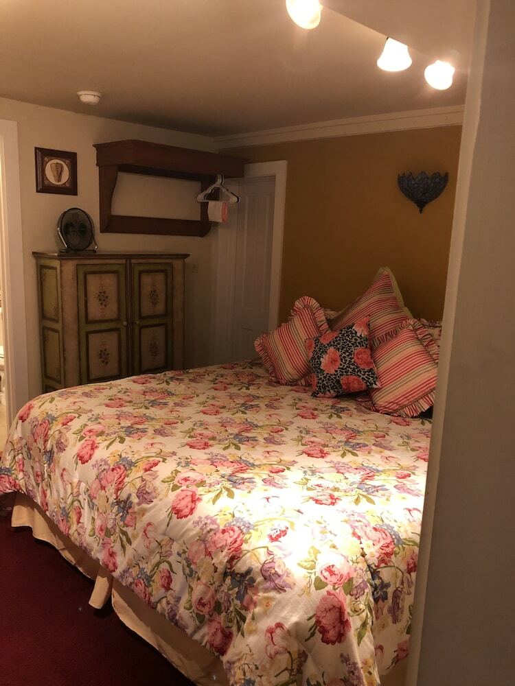 Bed & Breakfast All Seasons Inn