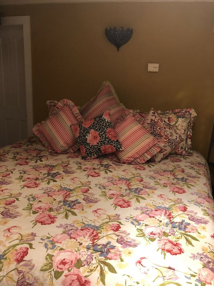 Bed & Breakfast All Seasons Inn
