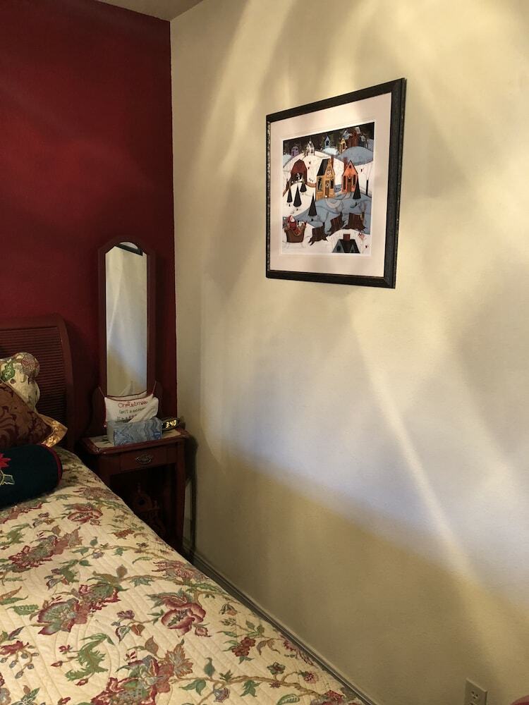 Bed & Breakfast All Seasons Inn