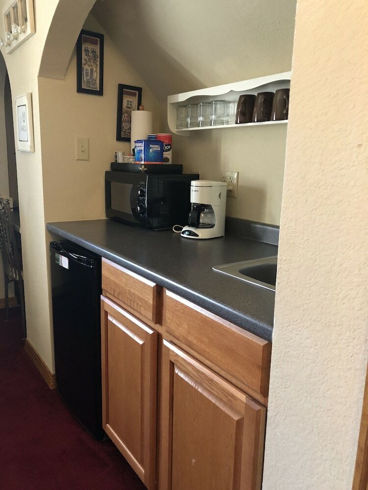Bed & Breakfast All Seasons Inn