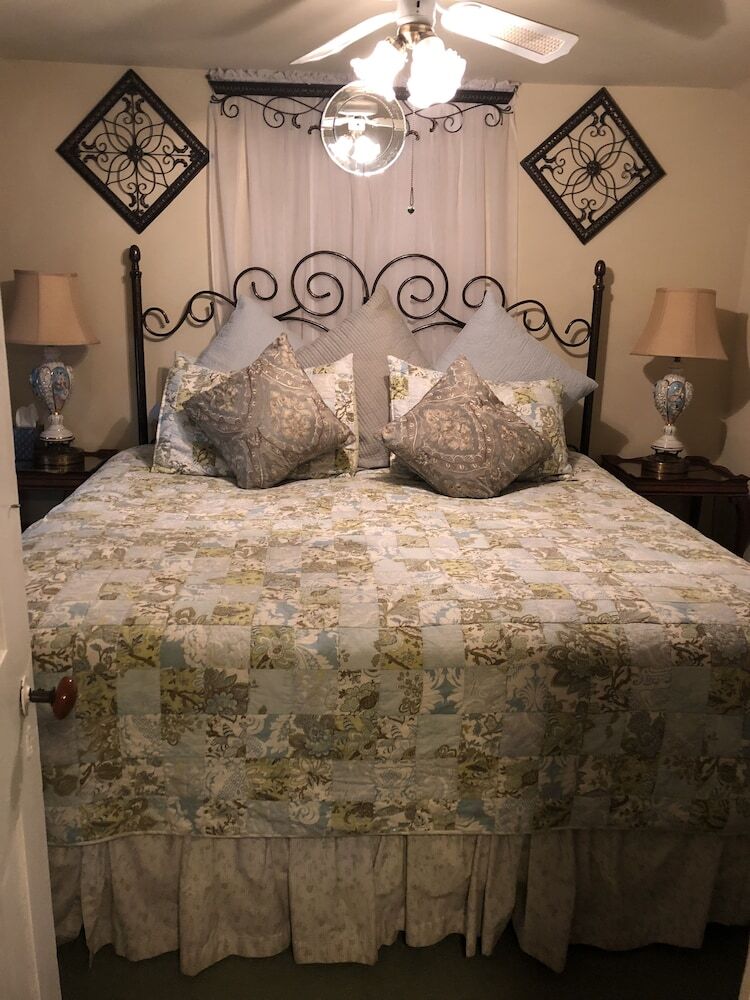 Bed & Breakfast All Seasons Inn