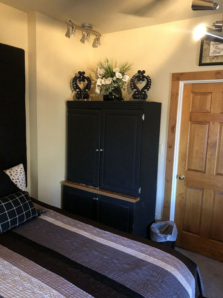 Bed & Breakfast All Seasons Inn