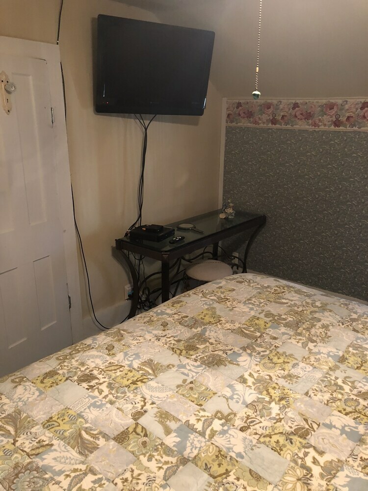 Bed & Breakfast All Seasons Inn