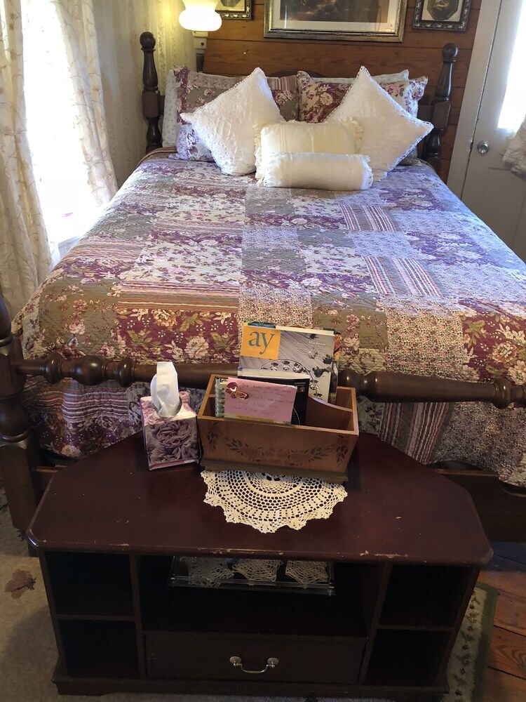 Bed & Breakfast All Seasons Inn
