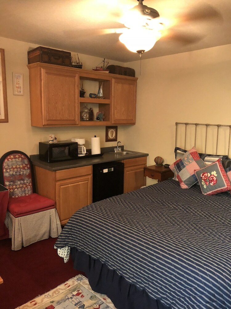 Bed & Breakfast All Seasons Inn