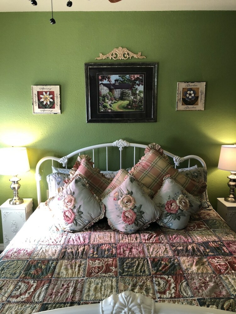 Bed & Breakfast All Seasons Inn
