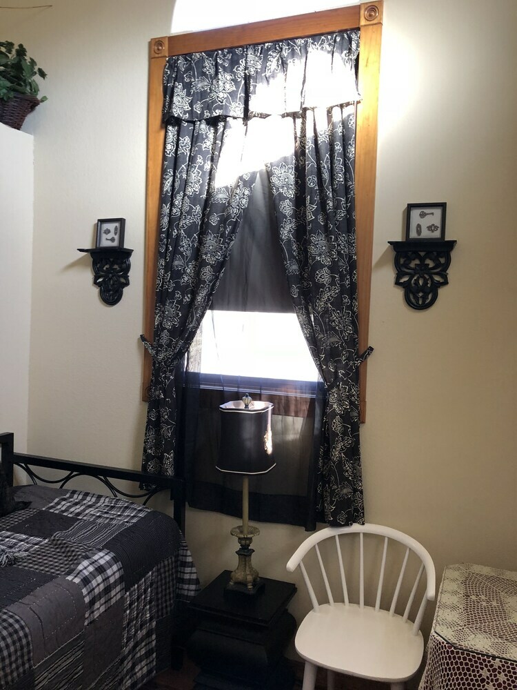 Bed & Breakfast All Seasons Inn