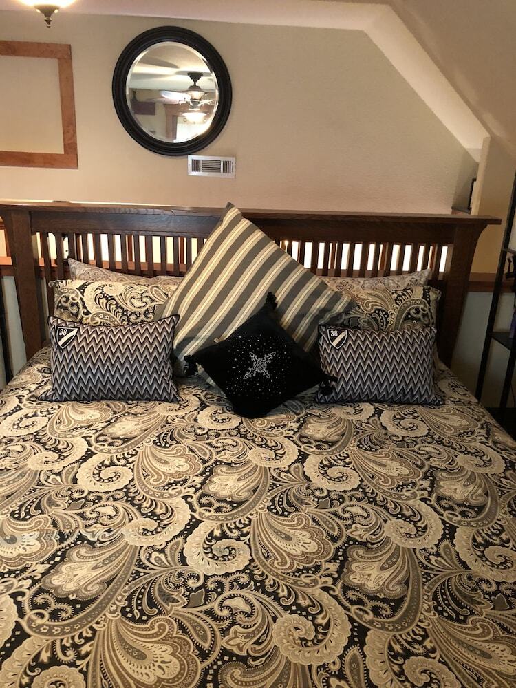 Bed & Breakfast All Seasons Inn