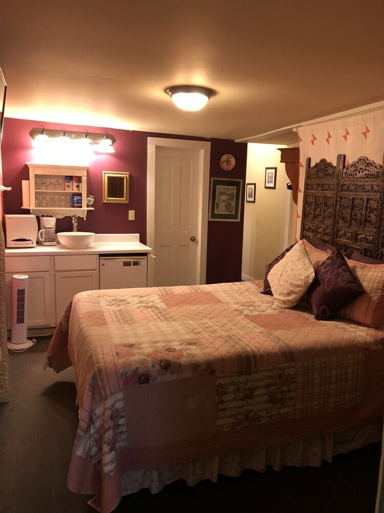Bed & Breakfast All Seasons Inn