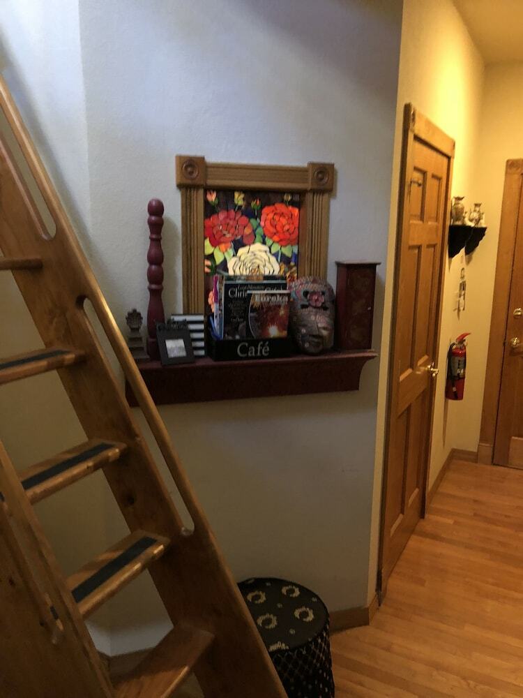 Bed & Breakfast All Seasons Inn