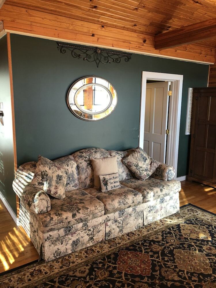 Bed & Breakfast All Seasons Inn