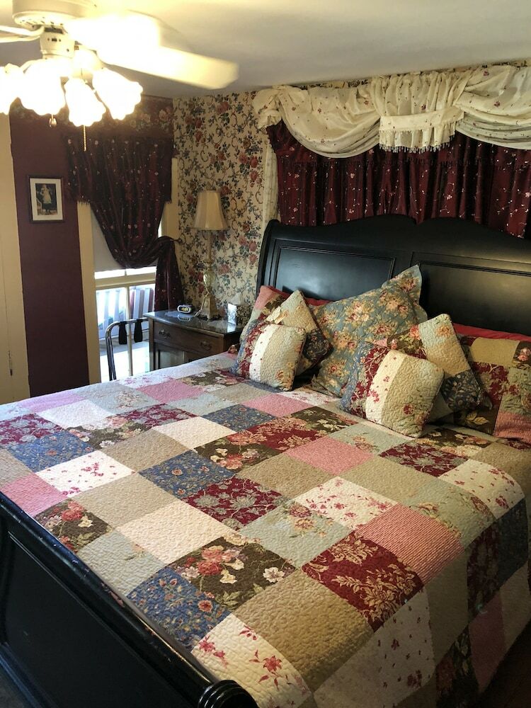 Bed & Breakfast All Seasons Inn