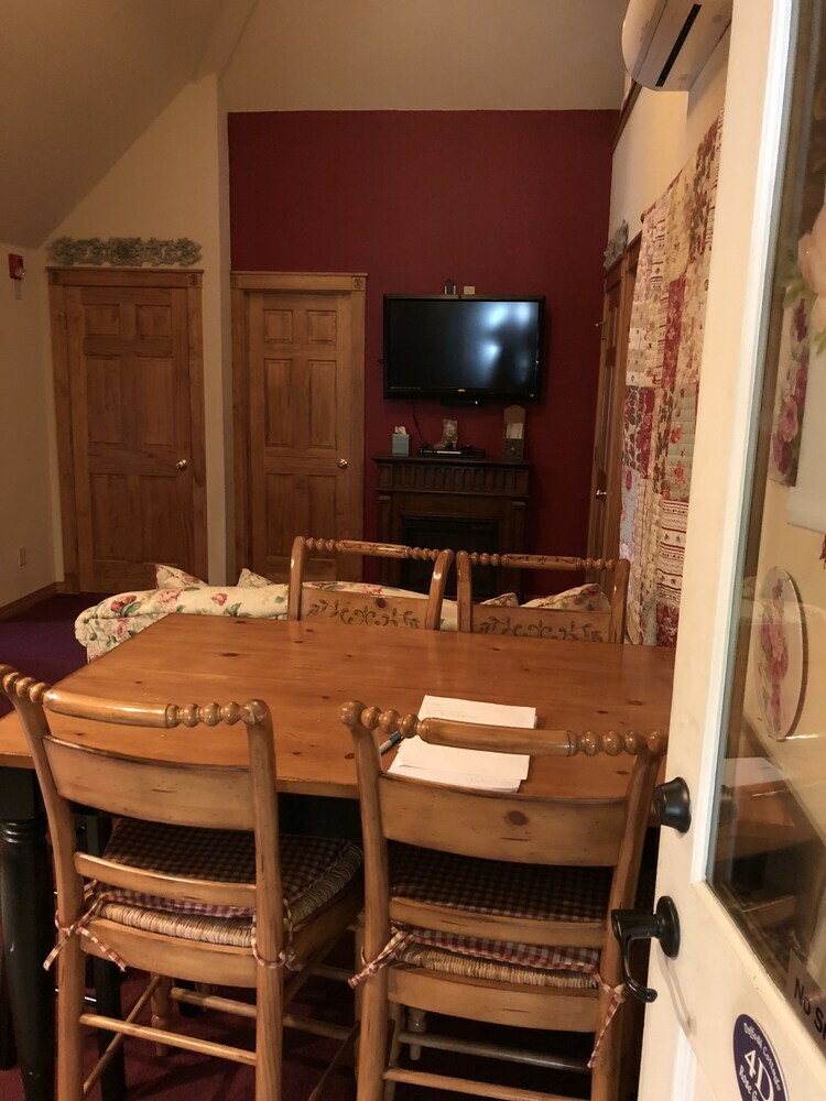 Bed & Breakfast All Seasons Inn
