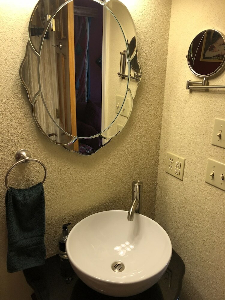 Bed & Breakfast All Seasons Inn