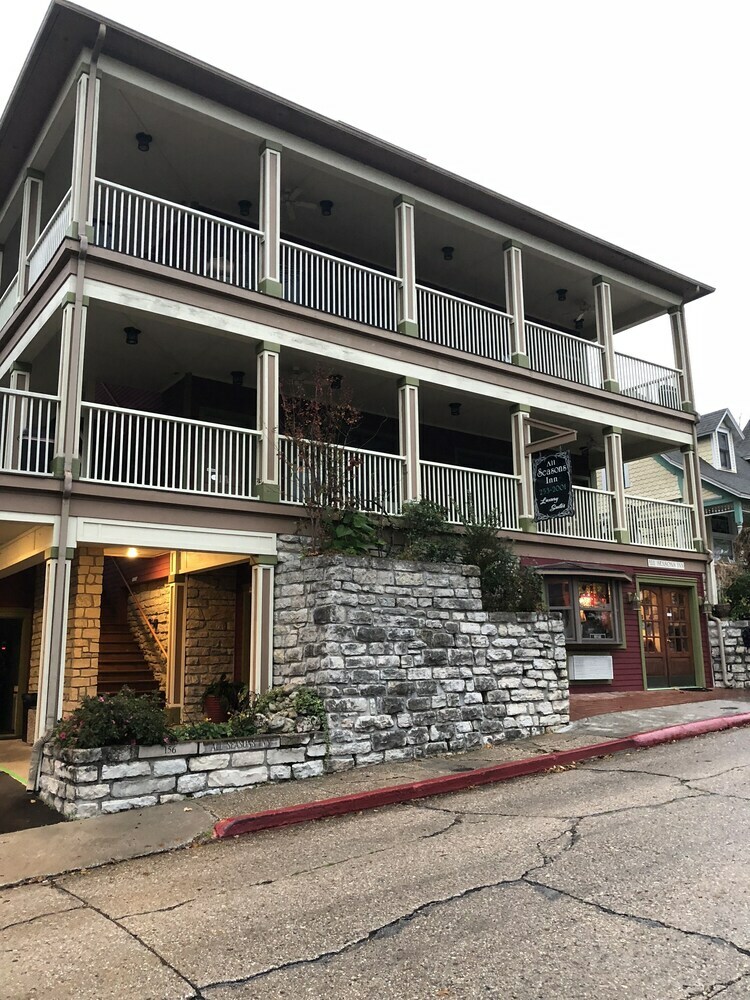 Bed & Breakfast All Seasons Inn