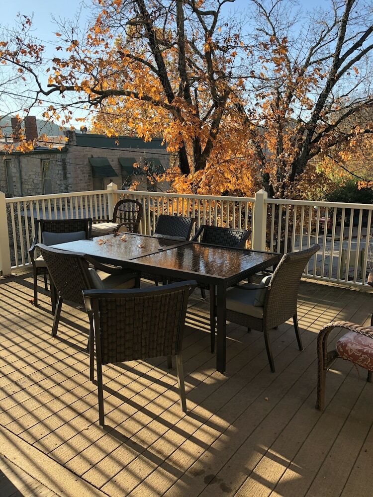 Bed & Breakfast All Seasons Inn