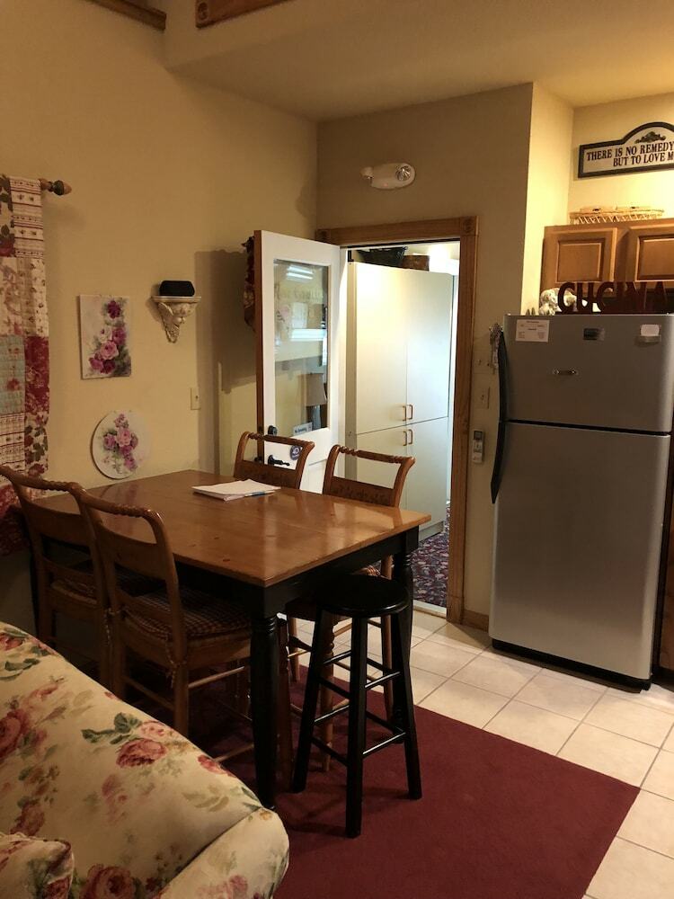 Bed & Breakfast All Seasons Inn
