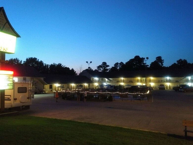 Motel Ozark Swiss Inn