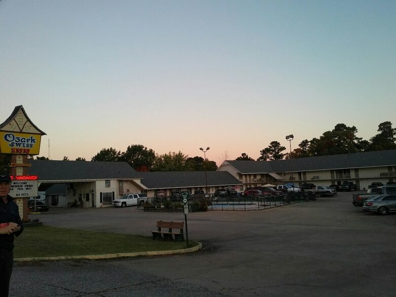 Motel Ozark Swiss Inn