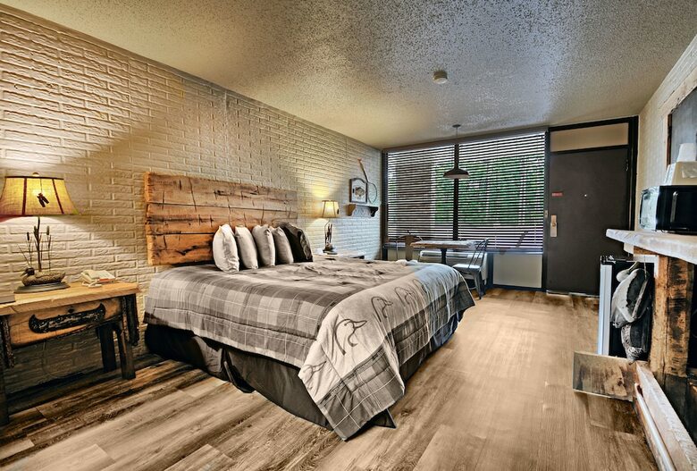 Hotel Stonegate Inn