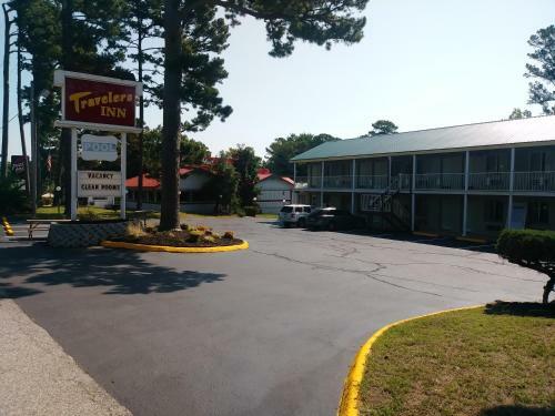 Hotel Plano Inn & Suites