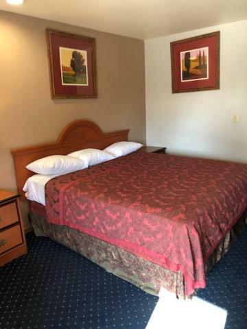 Crown Lodge Motel