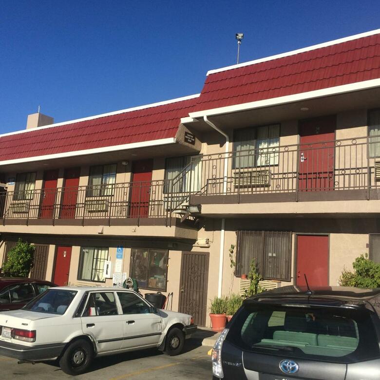 Crown Lodge Motel