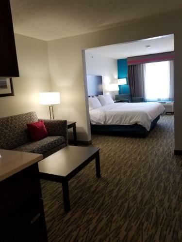 Holiday Inn Express Hotel & Suites Omaha West